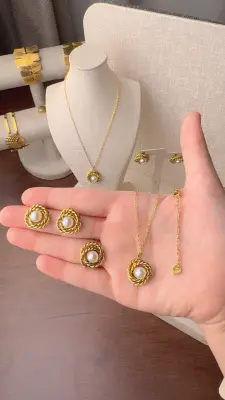طقم إكسسوار راقي باللؤلؤ ولمسة ذهبية فخمة ✨