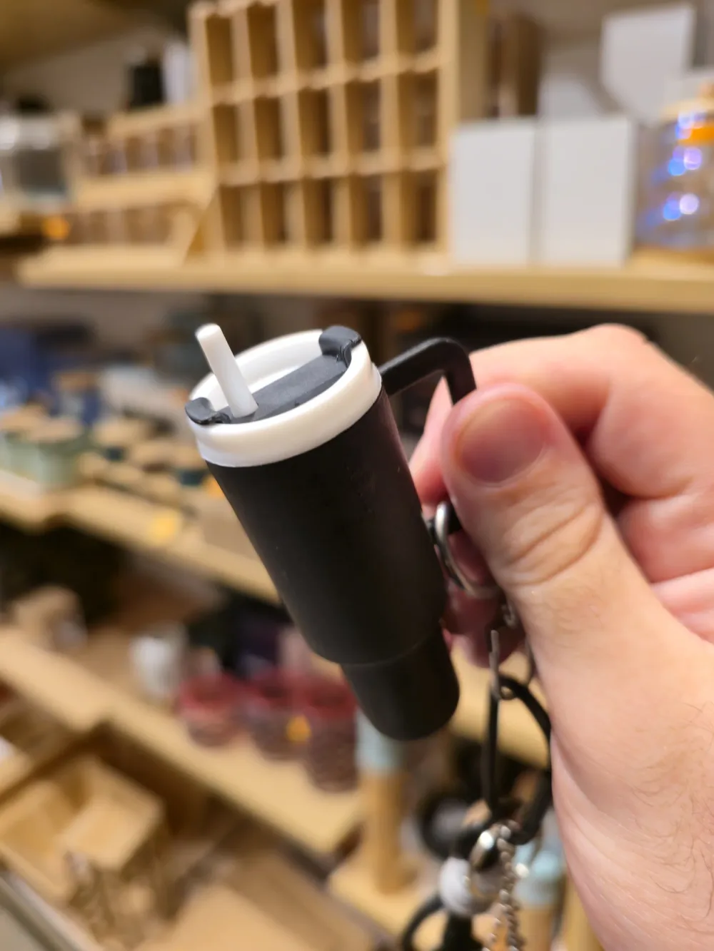 Porte-clés miniatures Tumbler, Crocs & Casque – Trio Lifestyle