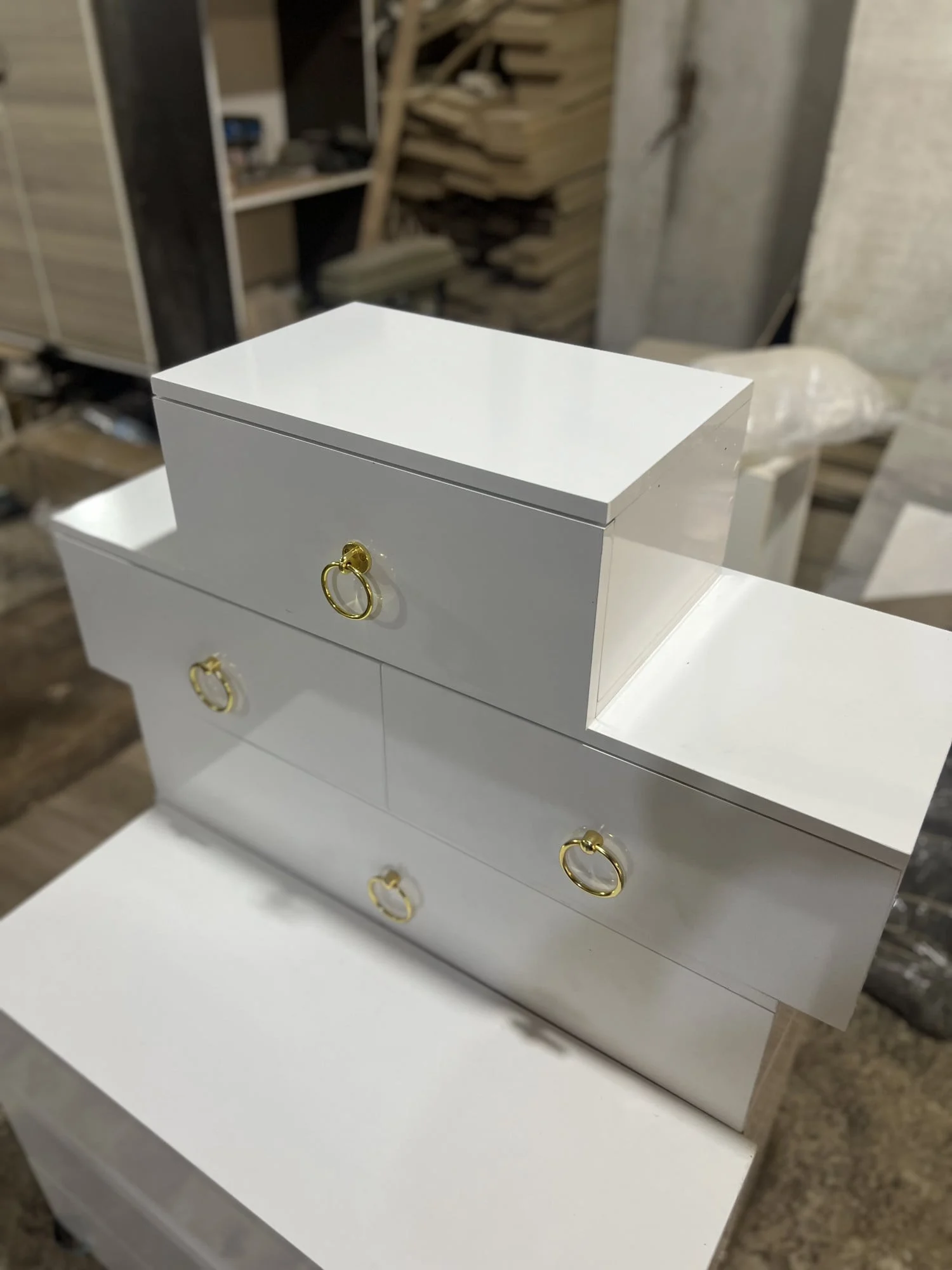 Table de nuit mural مغلقة