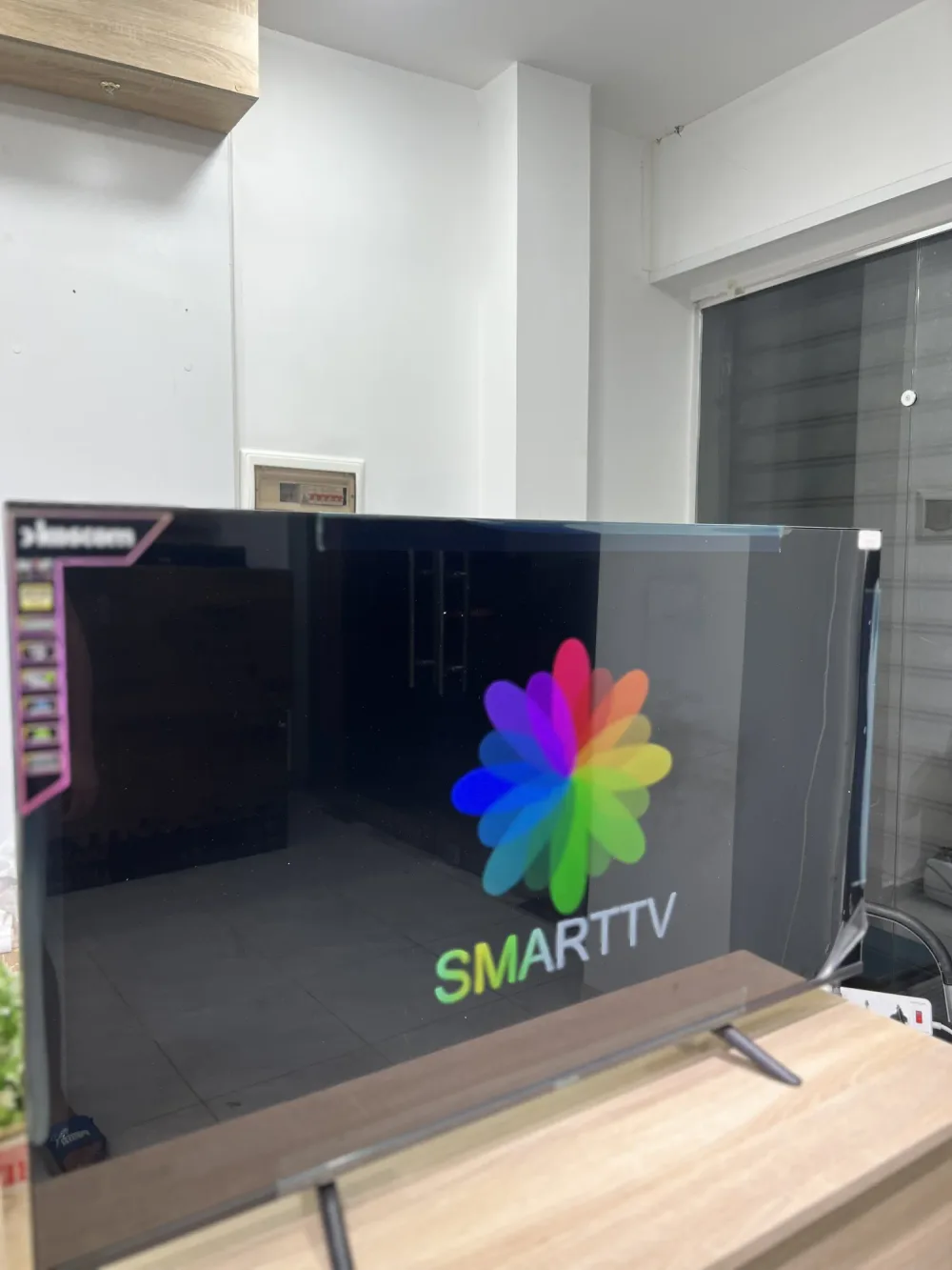 KOSCOM 43p Smart TV