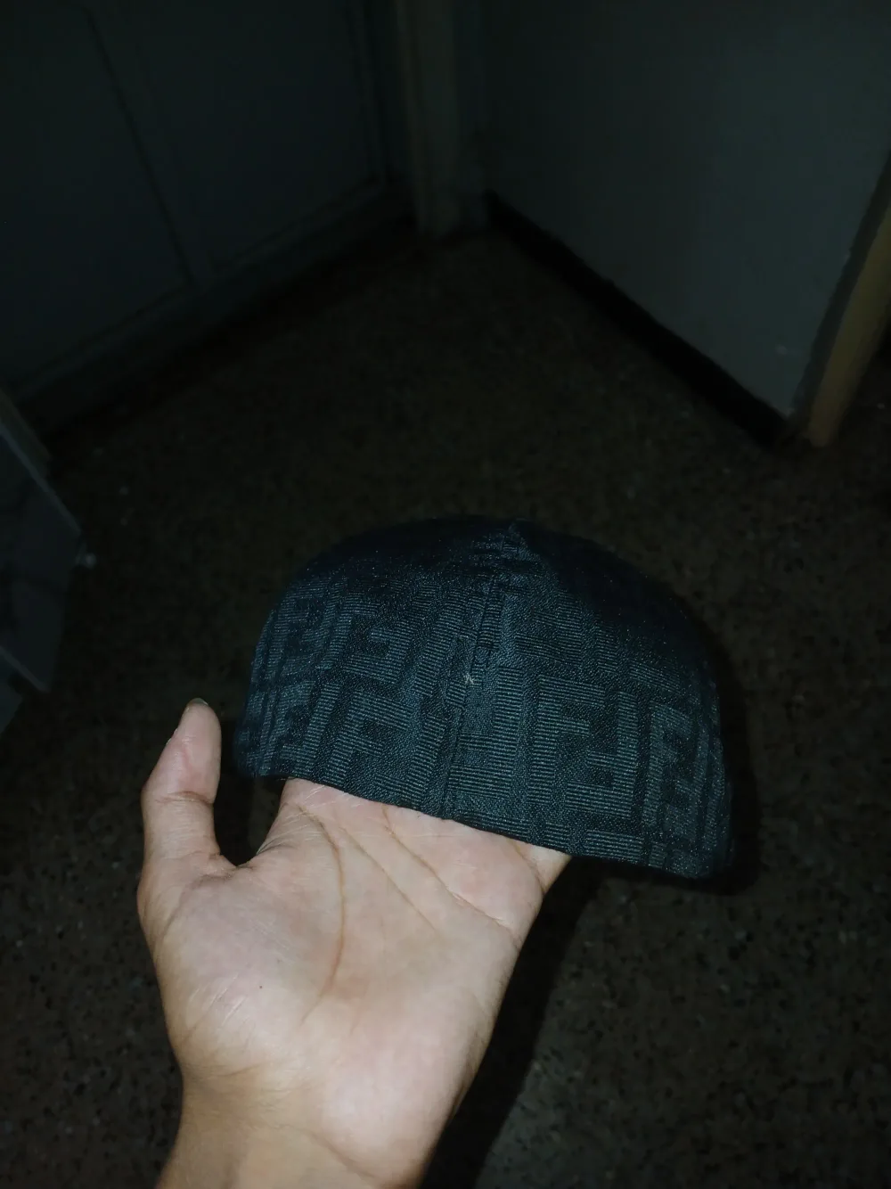 Cap fendi plat