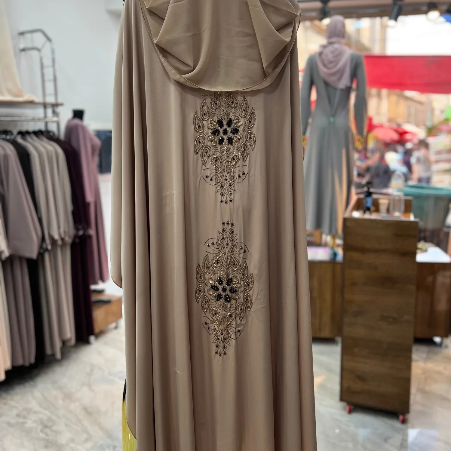 برنوس دبي