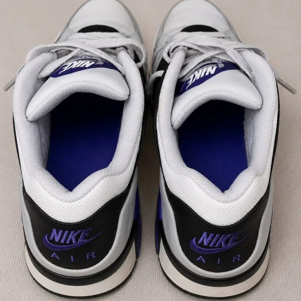 NIKE AIR