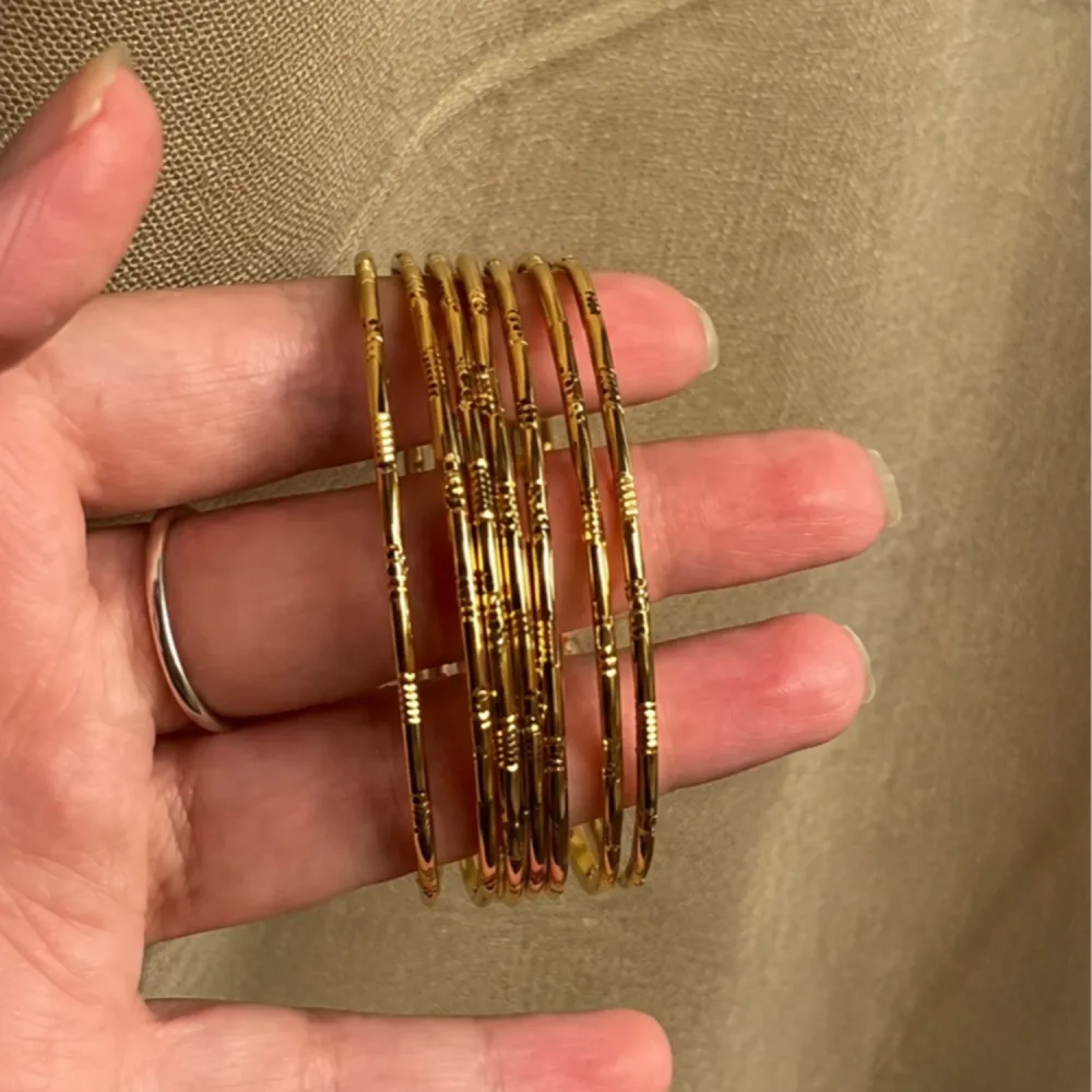 Lot de bracelets joncs dorés