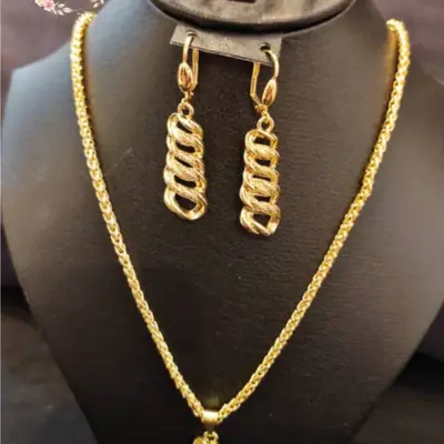 Parure Américaine en plaqué Or -3 pcs élegantes