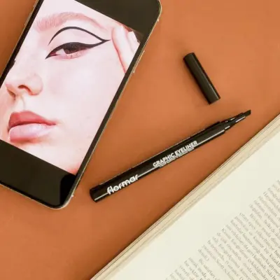 Graphic Eyeliner Black