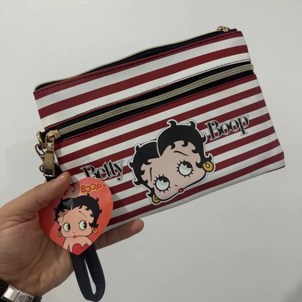 Pochette Betty