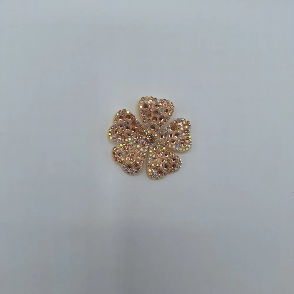 Fleur avec strass