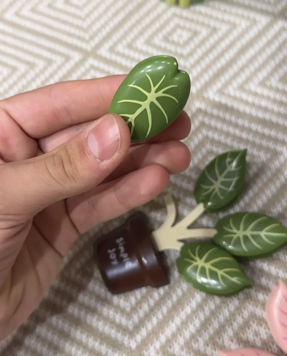 🌿 Mini Plante Décorative “Happy Life”