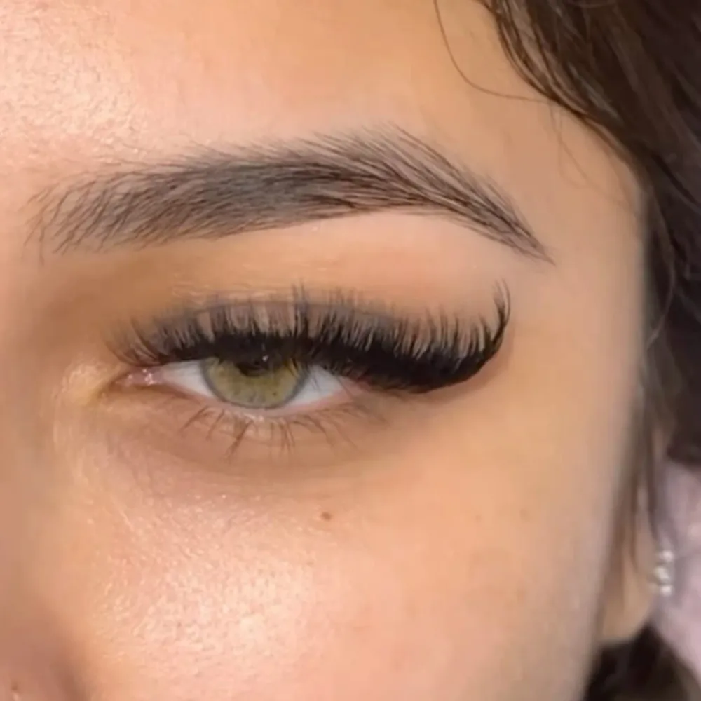 thick cat eye lashes
