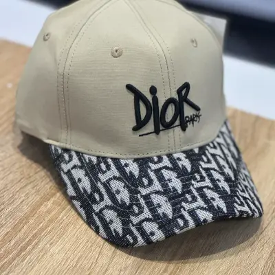 كاسكيطة ديور Dior