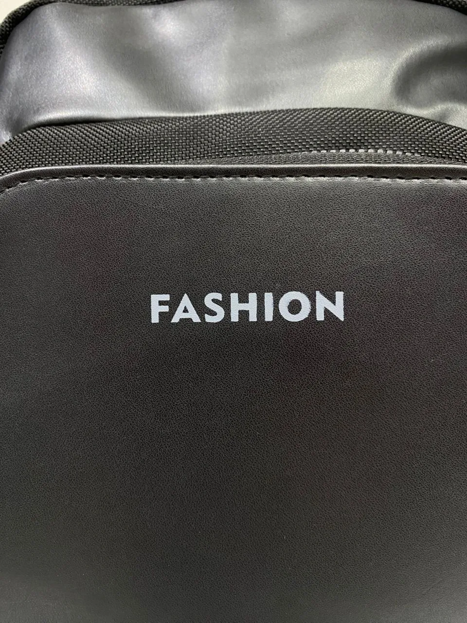 Sacoche Sling Bag avec USB