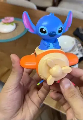 Petit avion jouet Stitch