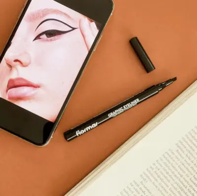 Graphic Eyeliner Black