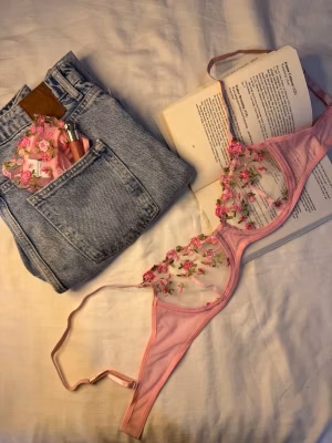 Pinky flowers lingerie set