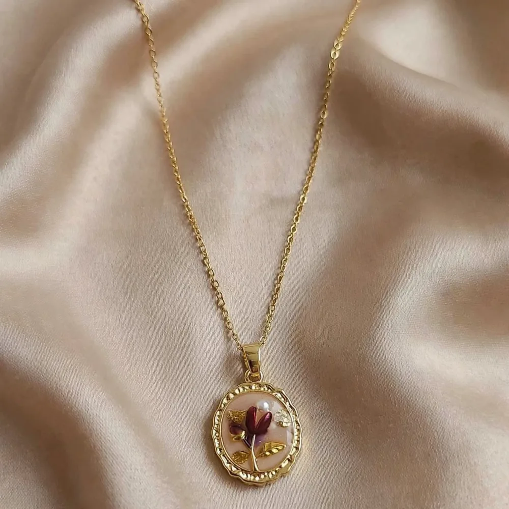 Collier à pendentif floral