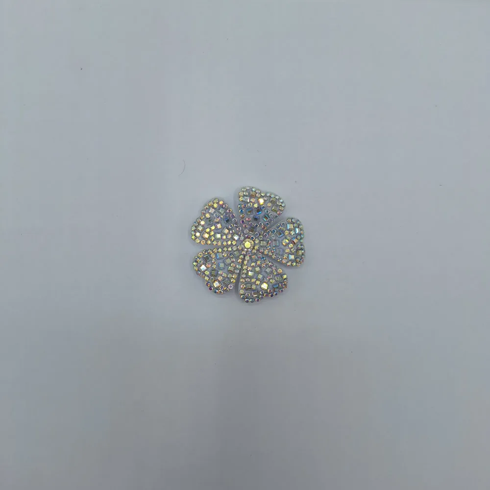 Fleur avec strass