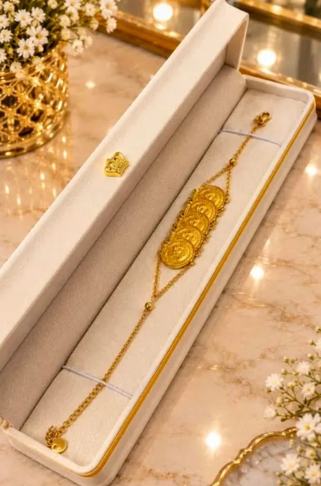 سوار العملات الذهبية – أناقة كلاسيكية بلمسة عصرية   Bracelet pièces d’or – Un classique intemporel, revisité