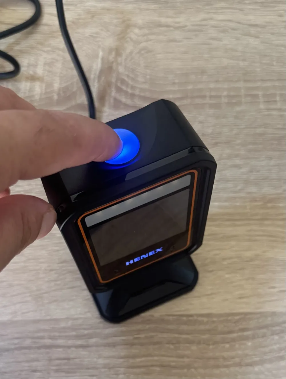 قارئ كود بار HENEX H2210