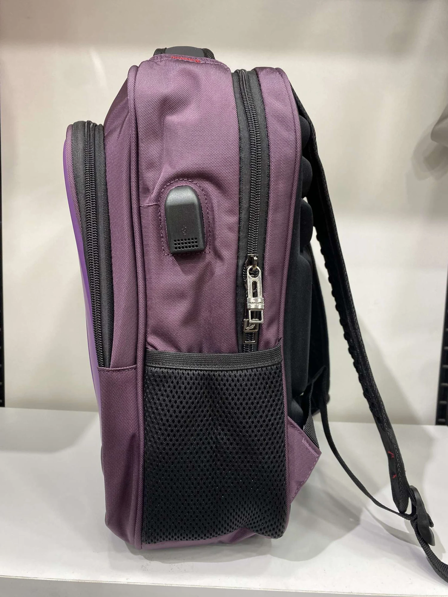 Sac a Dos rigide 14 pouces  avec Port USB
