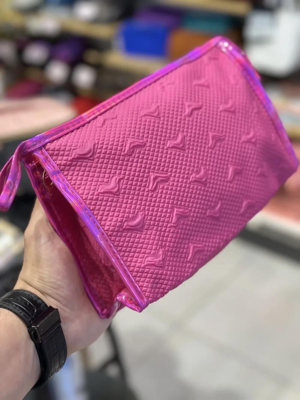 Trousse de Maquillage Texturée – Finition Holographique ✨
