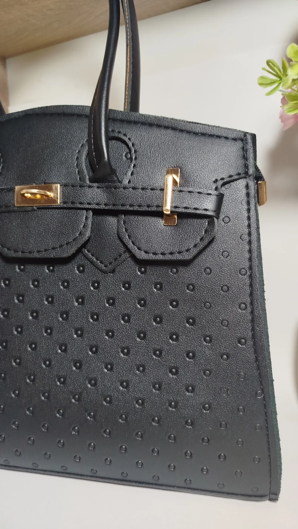حقيبة H سوداء