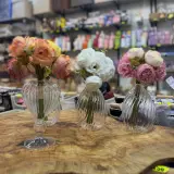 Vas avec beaucoup de fleurs