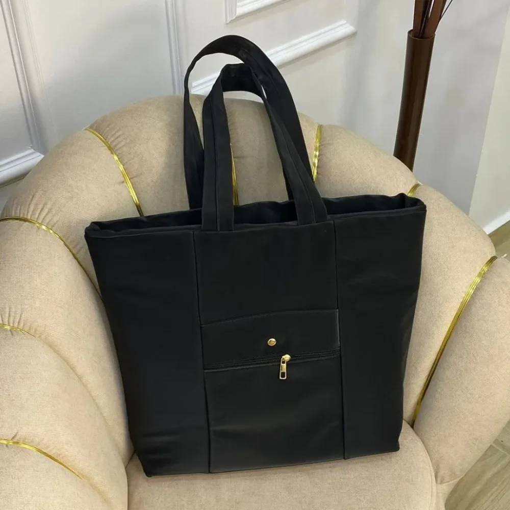 Sac Tote en Satin Imperméable – Grand Format Pratique