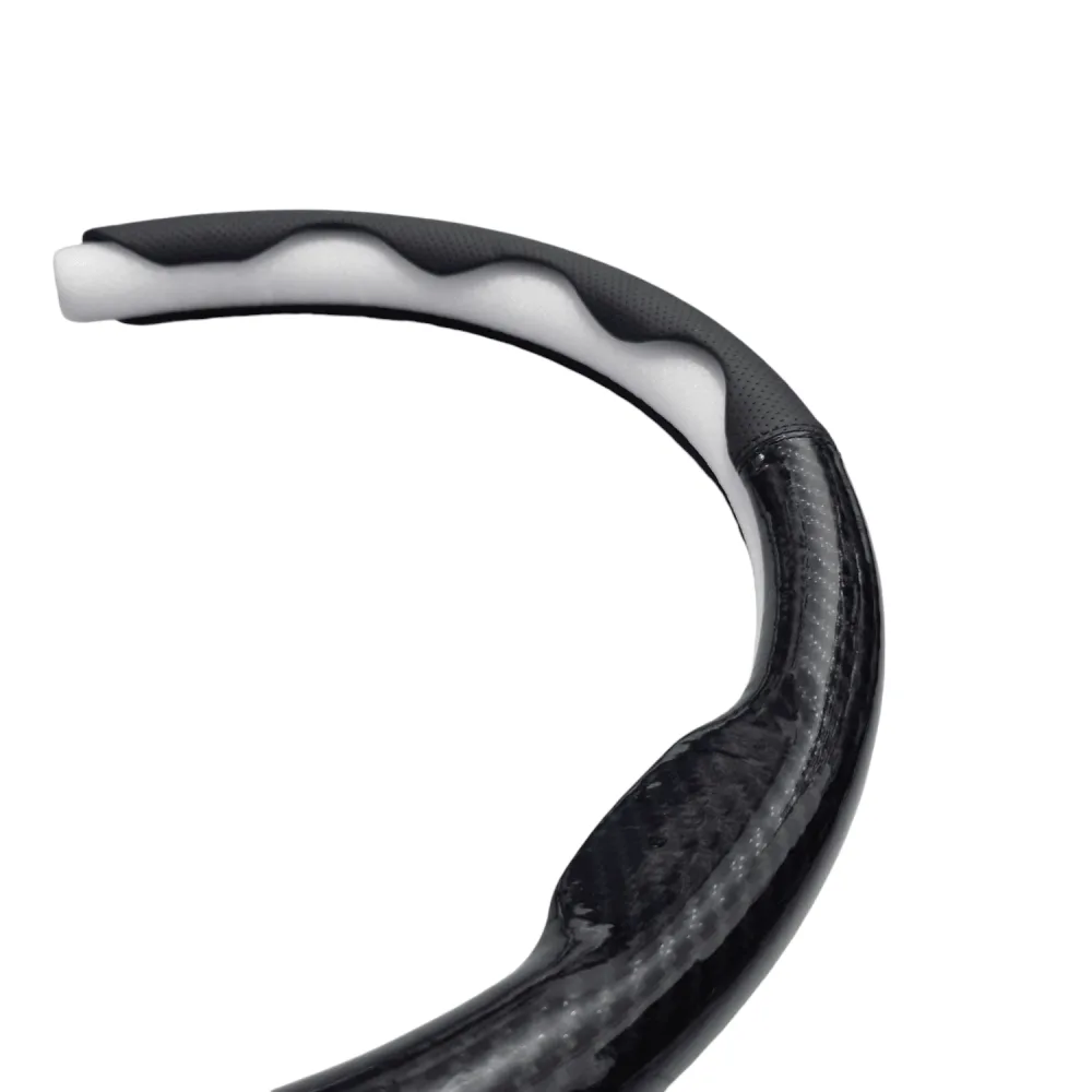 غلاف عجلة القيادة  / جودة عالية     Couvre Volant En Cuir & Carbon