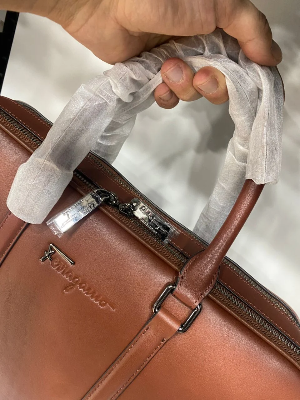 Cartable en cuir véritable SALVADOR FERRAGAMO