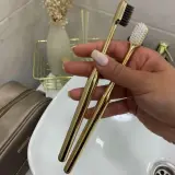 Brosse à dents doré
