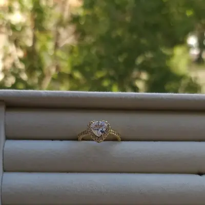 Bague solitaire sertie