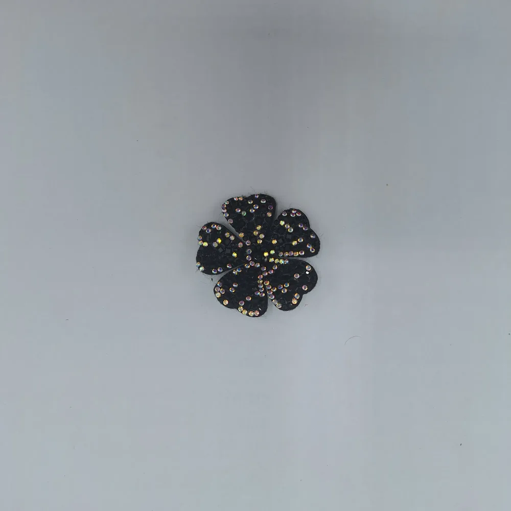 Fleur avec strass