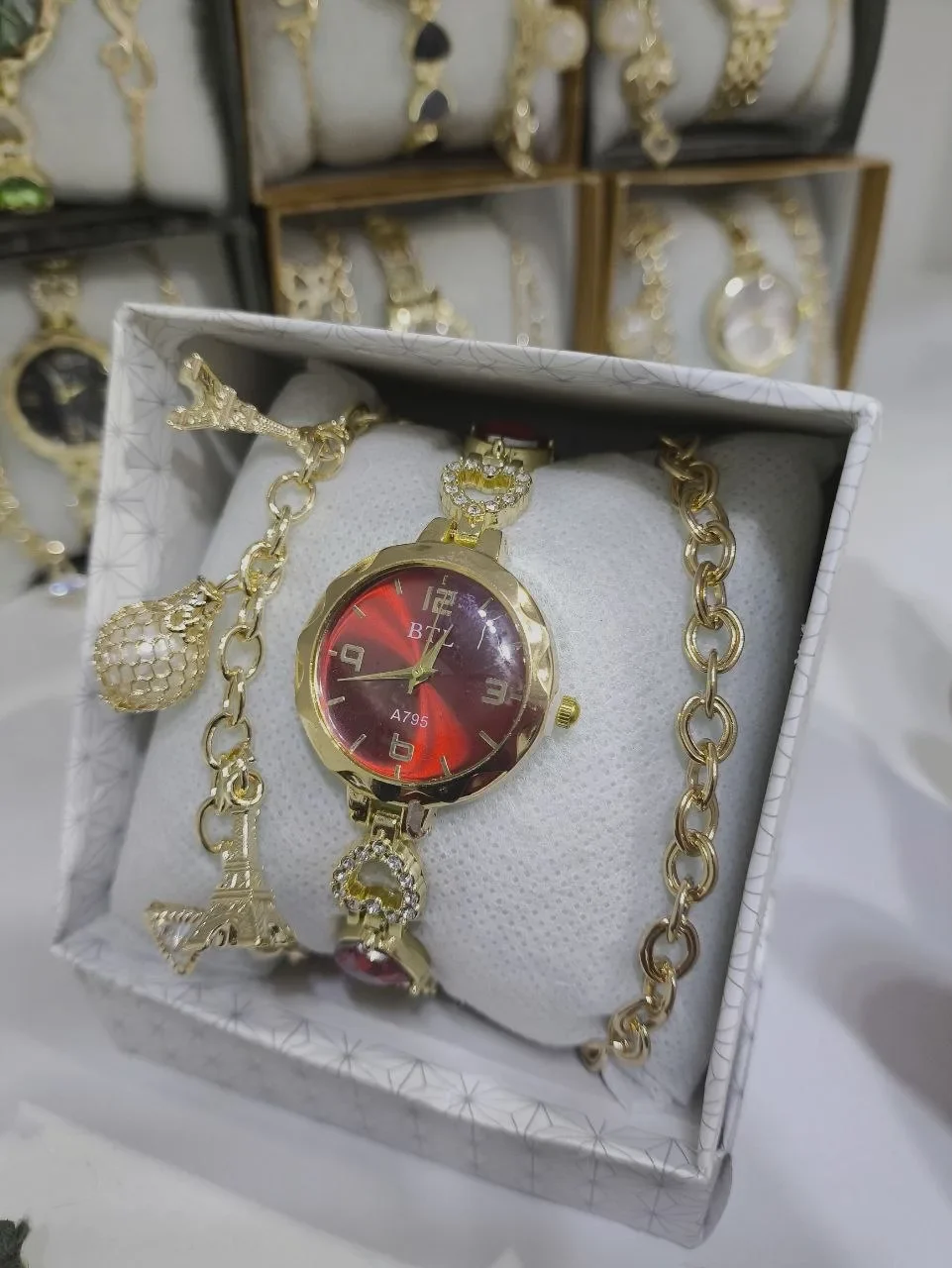 ساعة نساء مع اكسسوارات