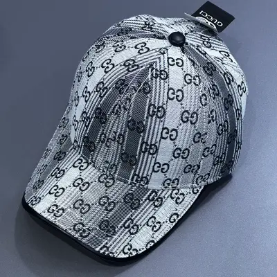 كاسكيطة غوتشي Gucci رمادي