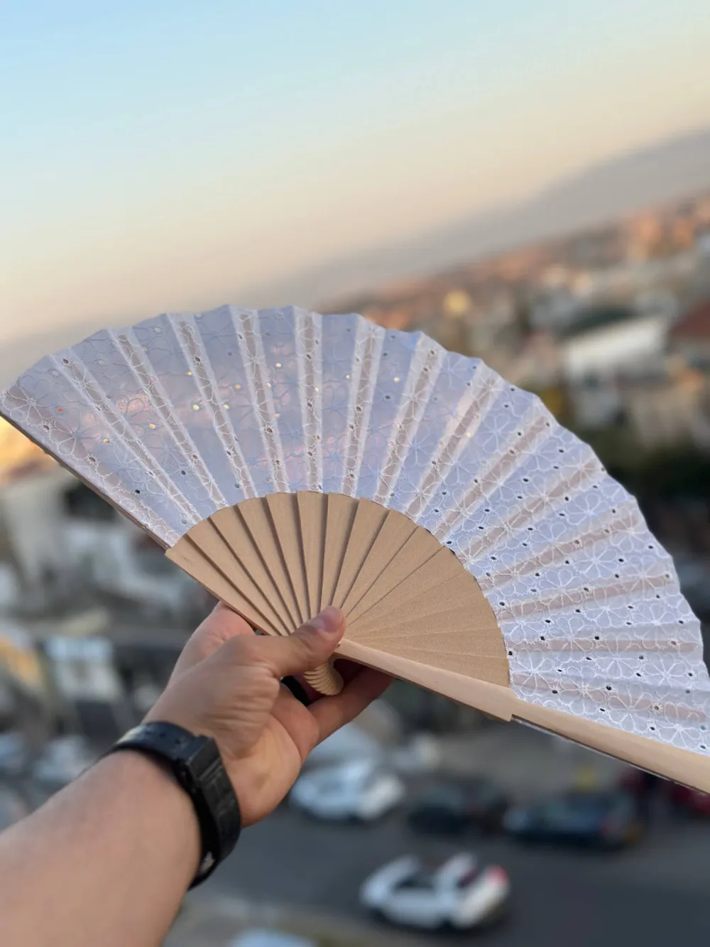 Éventail en Dentelle Brodée – Style Espagnol