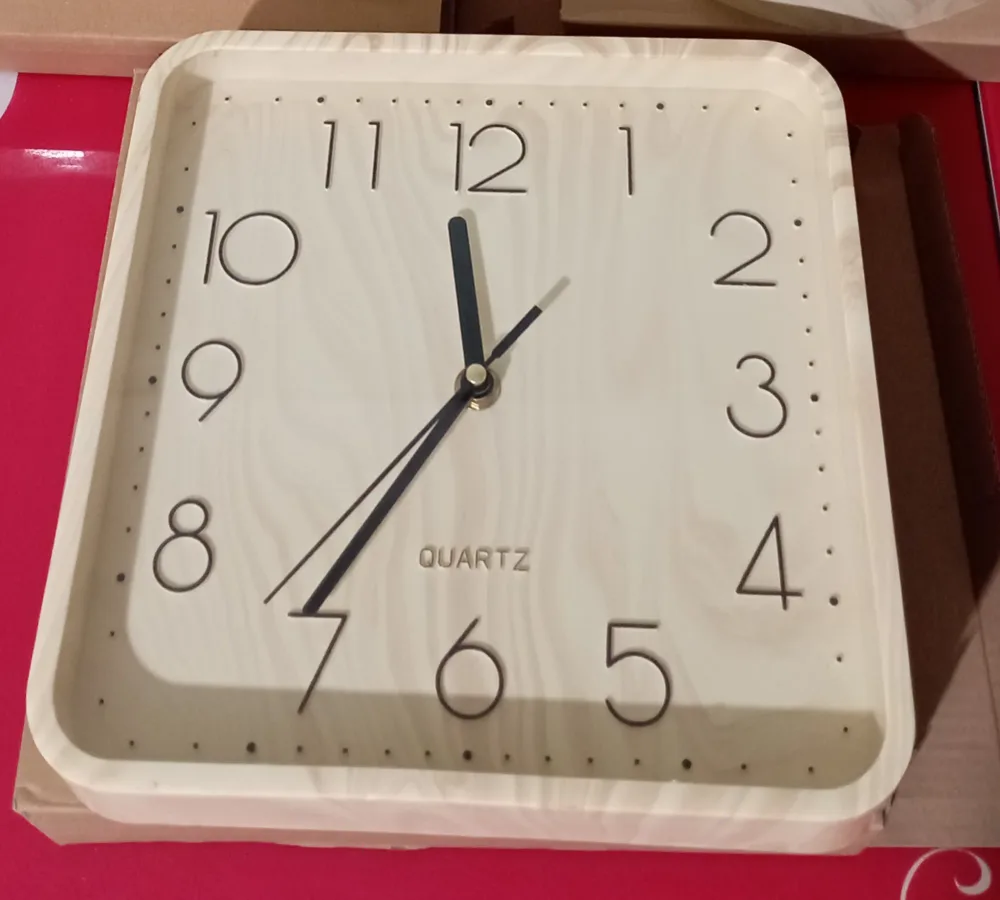ساعة حائط مربعة Quartz
