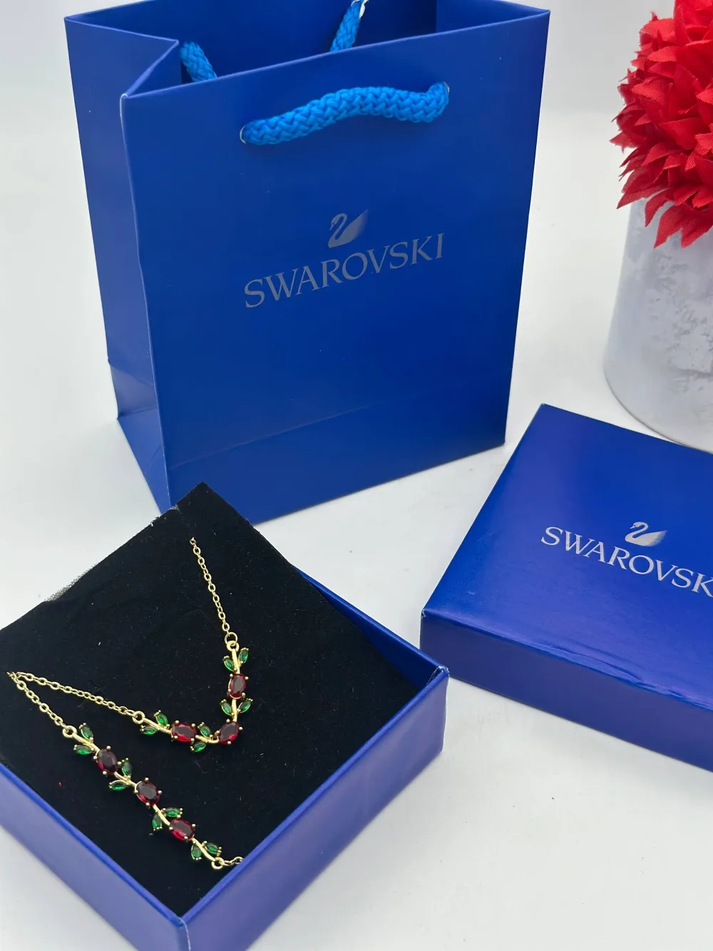 سلسلة الورود 🥀/swarovski(سلسلة + سوار +الكيس والعلبة مجانا💙)  3موديلات