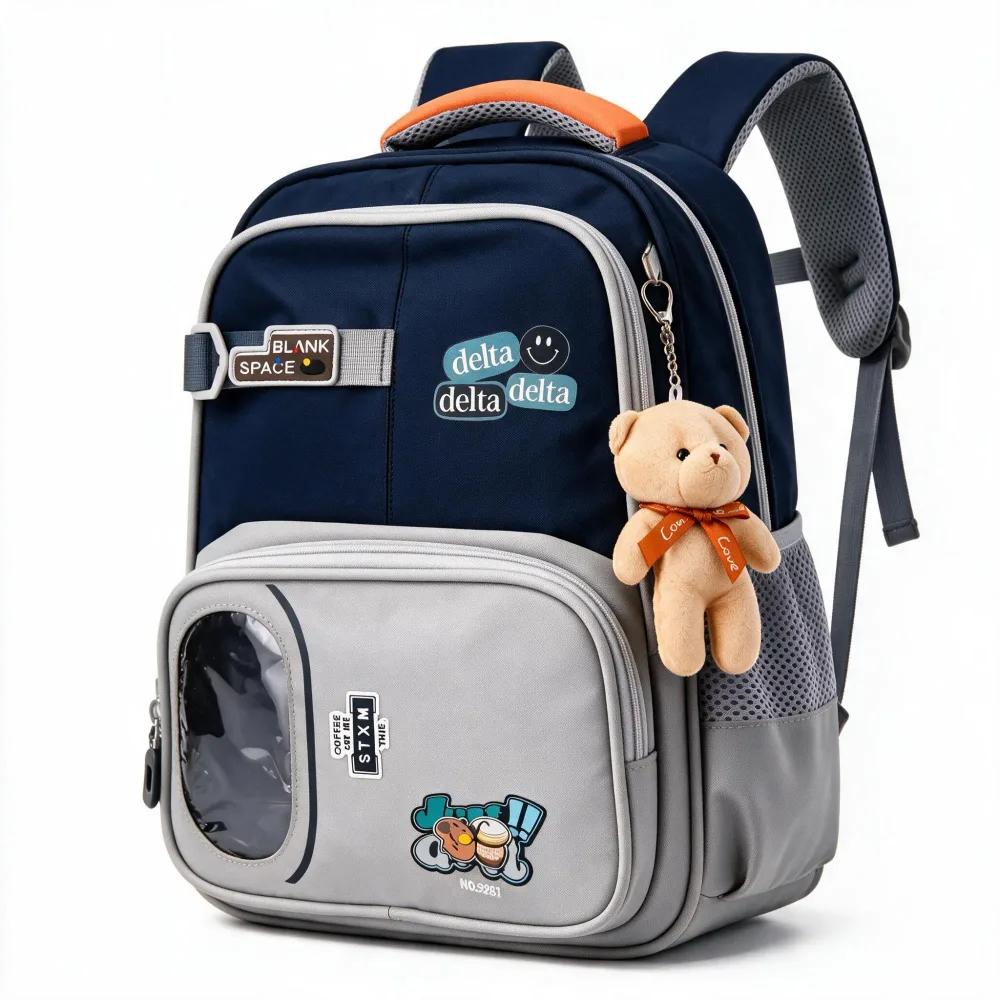 Sac à Dos Scolaire Delta Design Ergonomique avec Trousse et Pendentif Ours Inclus Gris SACKDS35GR - حقيبة ظهر مدرسية عصرية مع مقلمة مدمجة