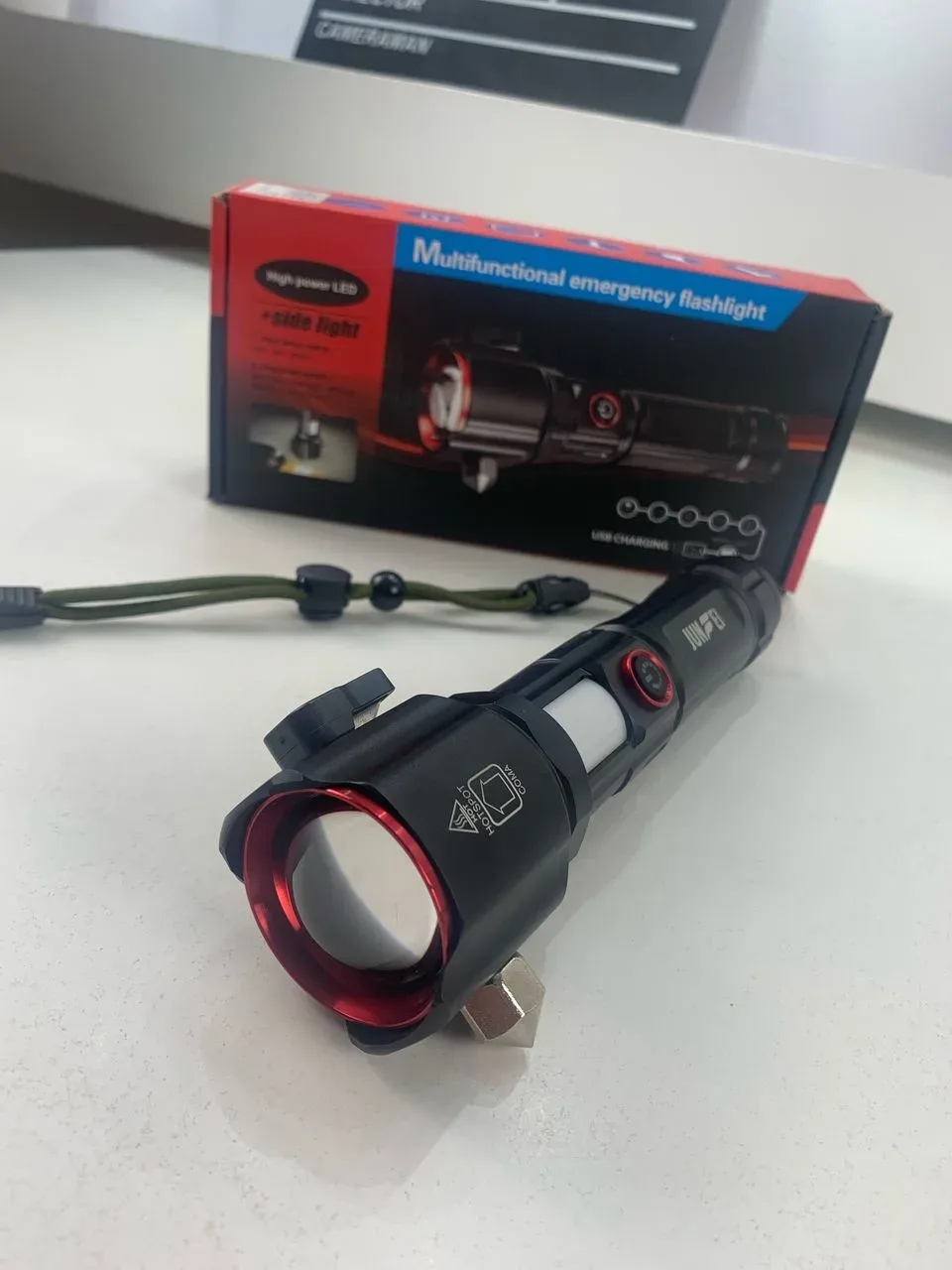 Lampe Torche Multifonctionnel LED Puissante Rechargeable par USB Avec PowerBank – طورش عالي السطوع
