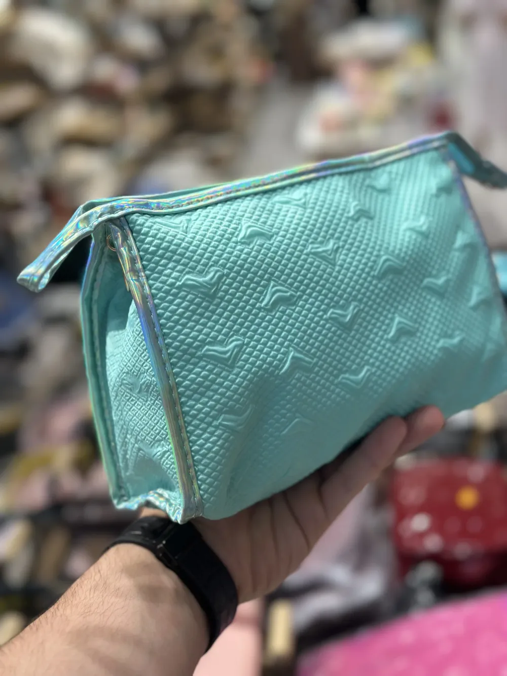 Trousse de Maquillage Texturée – Finition Holographique ✨