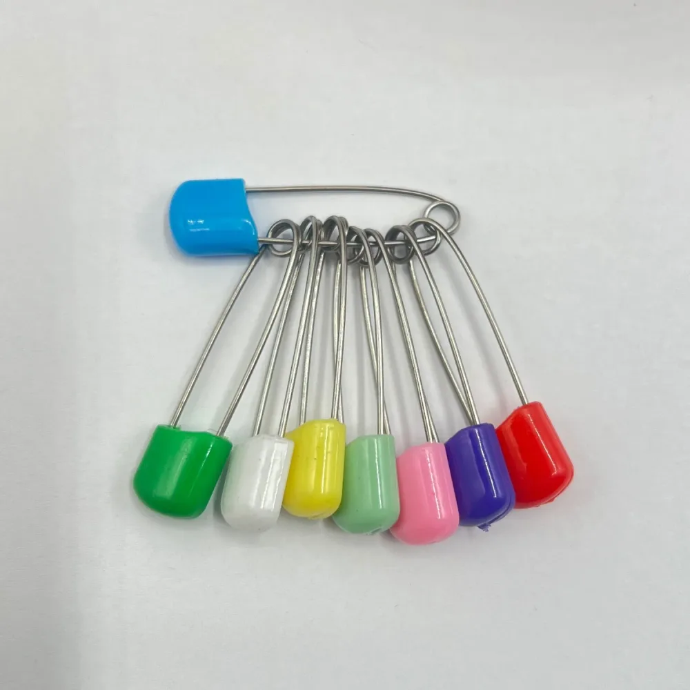 Epingles a Nourrice de Couleurs Motif
