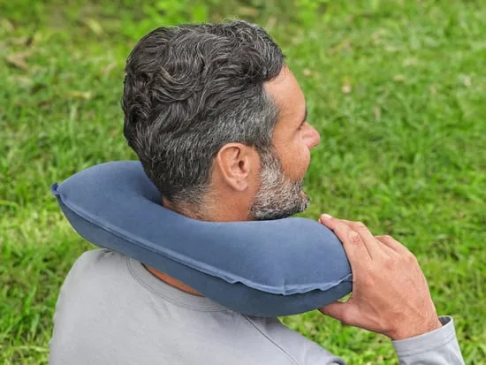 وسادة الرقبة و السفر